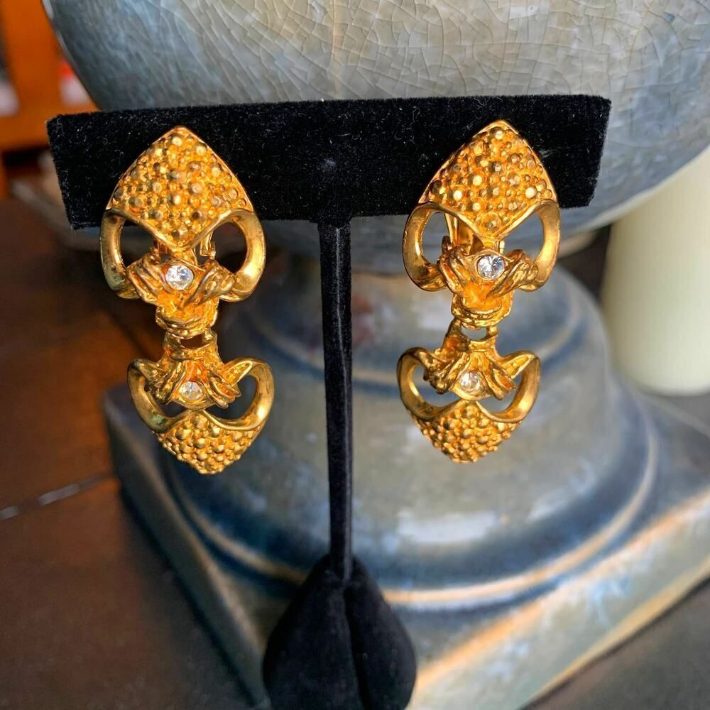 Beautiful Gold plate nuggets clip earrings, Vintage, Mint